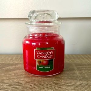 *Brand New* Yankee Candle Macintosh - 3.7oz Jar Candle